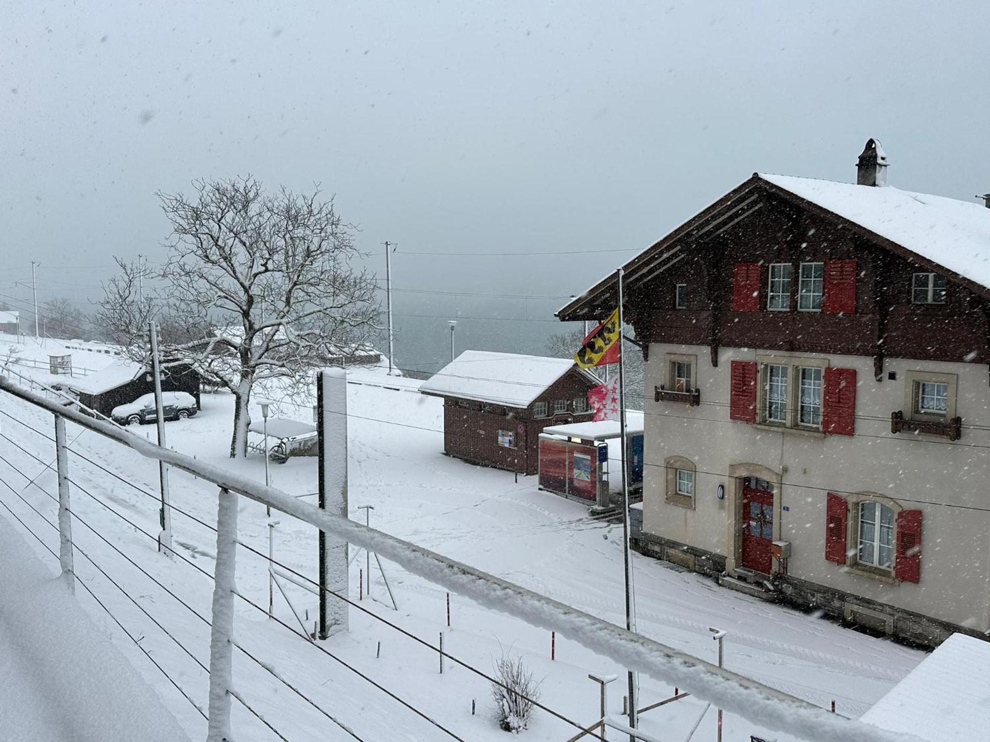 Lake Facing Studio Niederried bei Interlaken Exterior photo